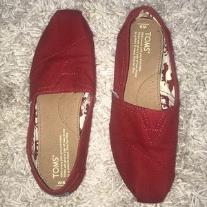Barely worn Toms red shoes